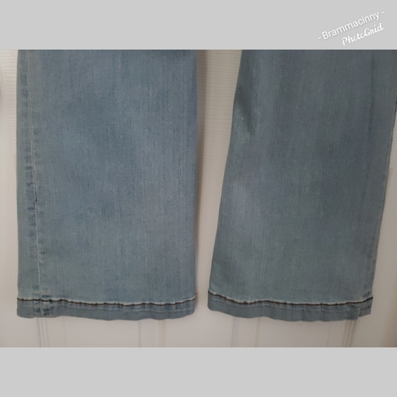 Kut From The Kloth CHRISSY FLARE Distressed Jeans - Picture 4 of 8